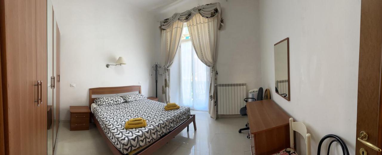 Alloggio In Centro Ben Servito Σαβόνα Εξωτερικό φωτογραφία
