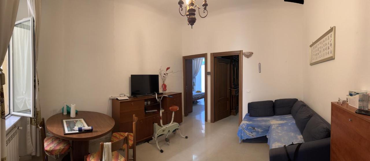 Alloggio In Centro Ben Servito Σαβόνα Εξωτερικό φωτογραφία
